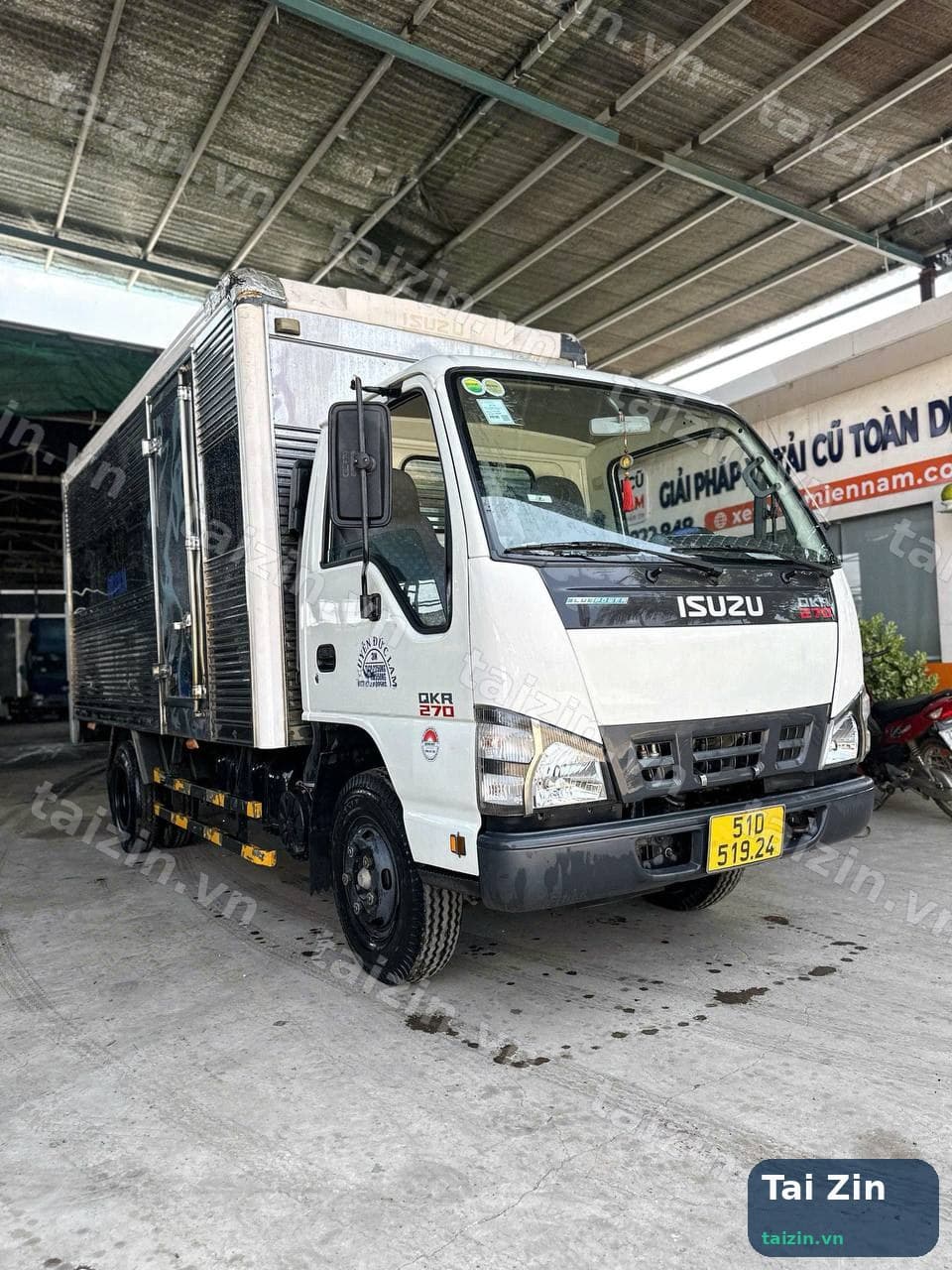 Isuzu Qkr 270 - 2019 - Thùng kín Thumbnail 3