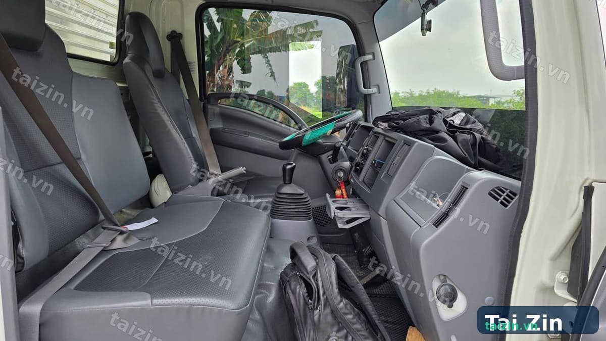 ISUZU QKR230 Thùng kín Thumbnail 8