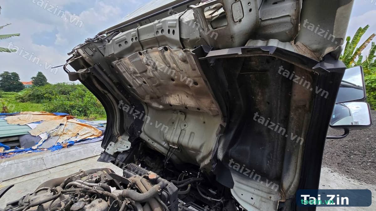 ISUZU QKR230 Thùng kín Thumbnail 4