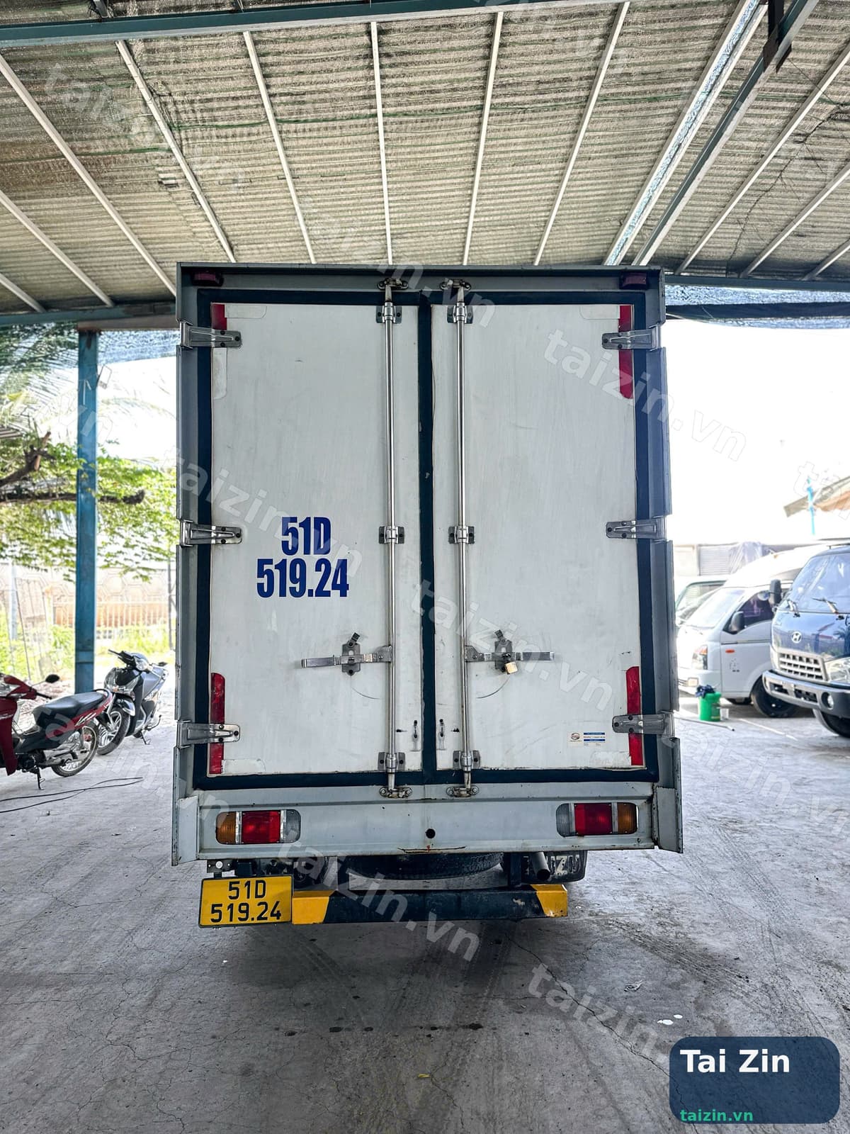 ISUZU - QKR270 - THÙNG KÍN - 2019 - BAO RÚT HỒ SƠ Thumbnail 15