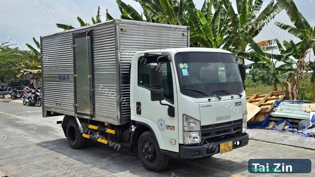ISUZU QKR230 Thùng kín Thumbnail 2