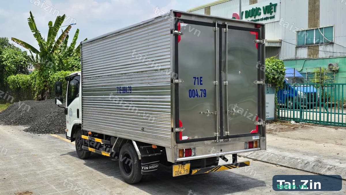 ISUZU QKR230 Thùng kín Thumbnail 3