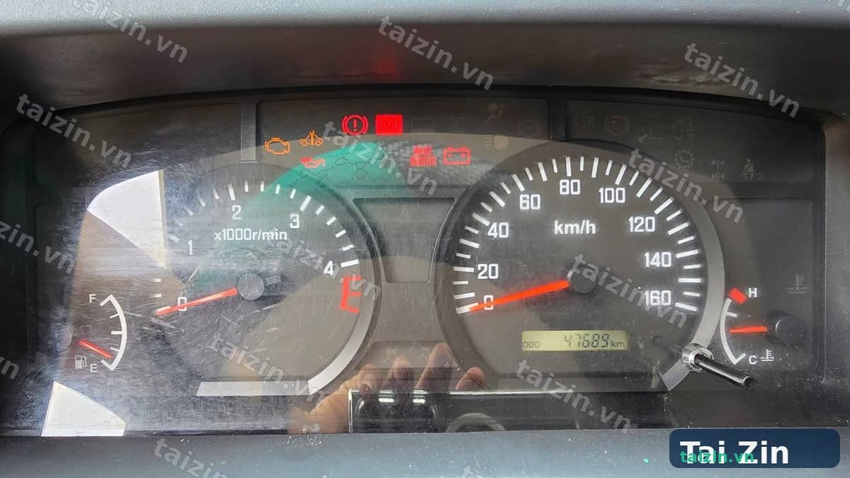 ISUZU QKR230 Thùng kín Thumbnail 9
