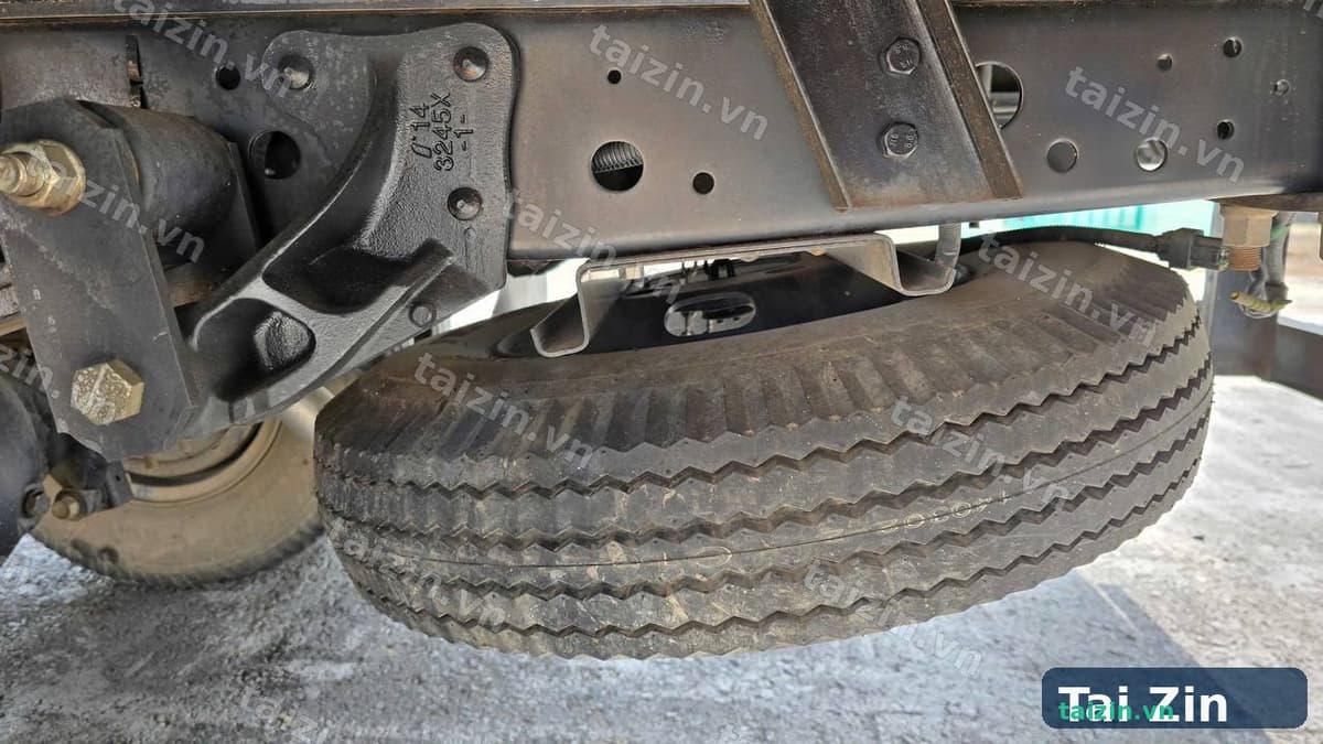 ISUZU QKR230 Thùng kín Thumbnail 10