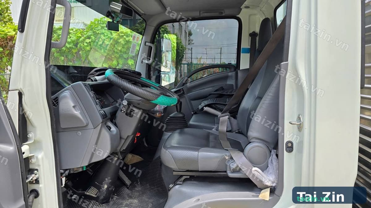 ISUZU QKR230 Thùng kín Thumbnail 12