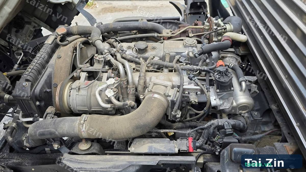 ISUZU QKR230 Thùng kín Thumbnail 6